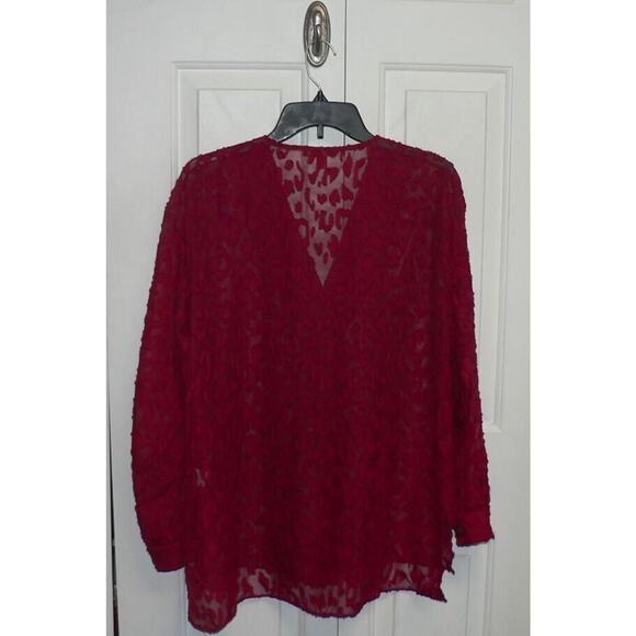 Vince Camuto Women's Long Sleeve V-Neck Jacquard Blouse in Deep Red Large $79 - Picture 4 of 4
